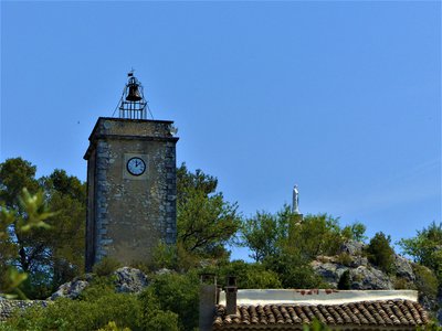Tour de l'Horloge et statue de la vierge Marie