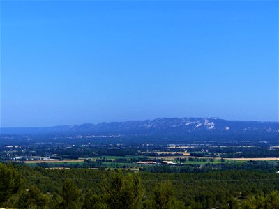 Façade nord des Alpilles