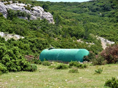 Citerne accompagnée d'un abreuvoir