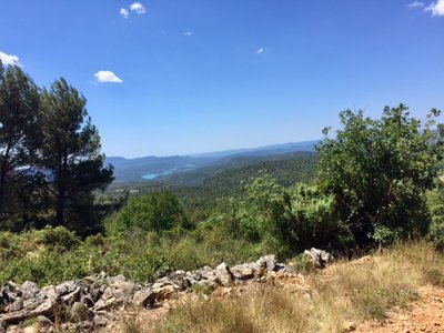 Vue sur le lac de Saint-Cassien