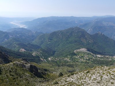 Point de vue du Mont-Vial sur les villages de Revest-les-Roches et Tourette-du-Château