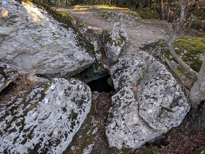 Cavité à côté du Trou du Pontias