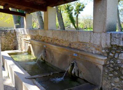La fontaine sous le pont