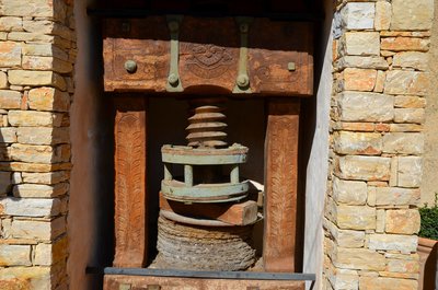 Ancienne presse bois pour l'huile d'olive