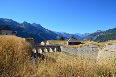 Demi-lune d'Anjou défendant le porte de Briançon