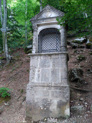 Un des oratoires du chemin des Roys