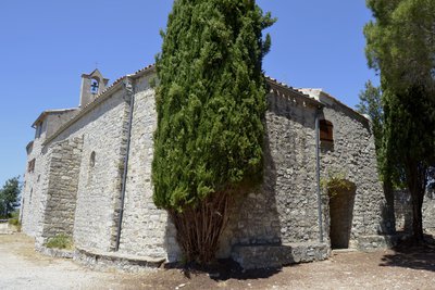 La façade de la chapelle du Beausset-Vieux
