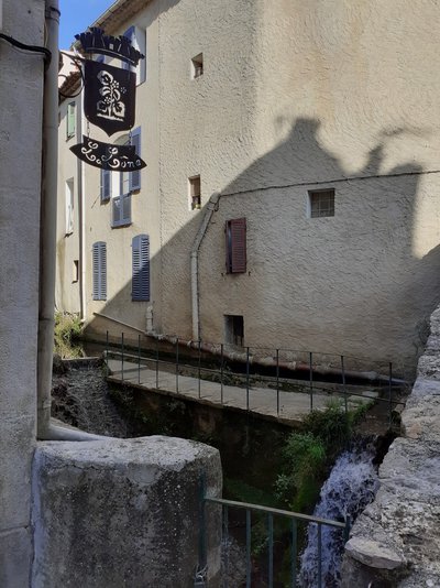 La Lône à son passage par le village