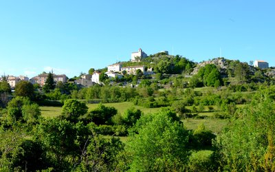 Le village et les deux chapelles