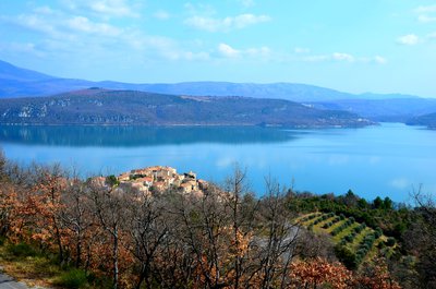 Sainte Croix et le lac