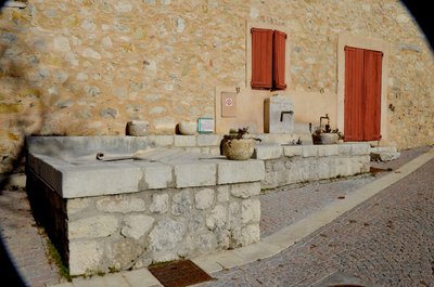 La fontaine et son bassin