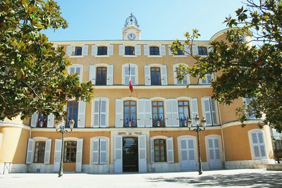 Le château d'Albertas, actuel Hôtel de Ville