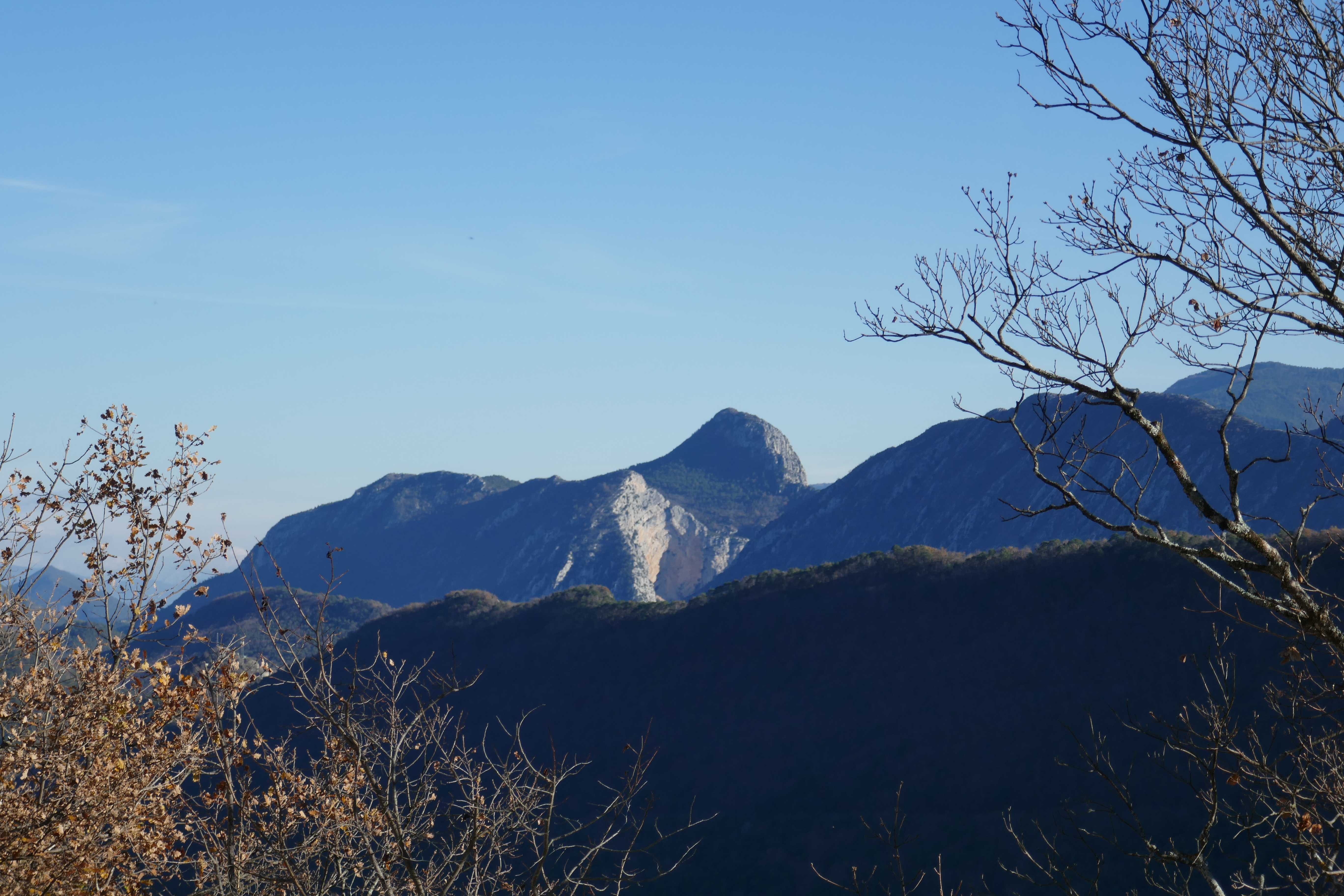 Mont Saint-Martin et paroi de Fume blanche depuis Amirat