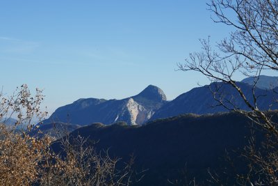 Mont Saint-Martin et paroi de Fume blanche depuis Amirat