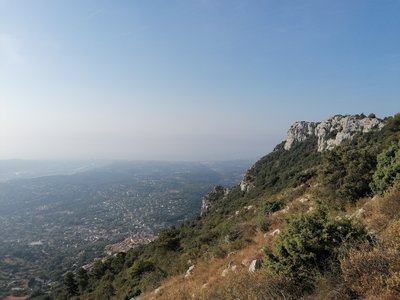 Vue sur St-Jeannet et son Baou