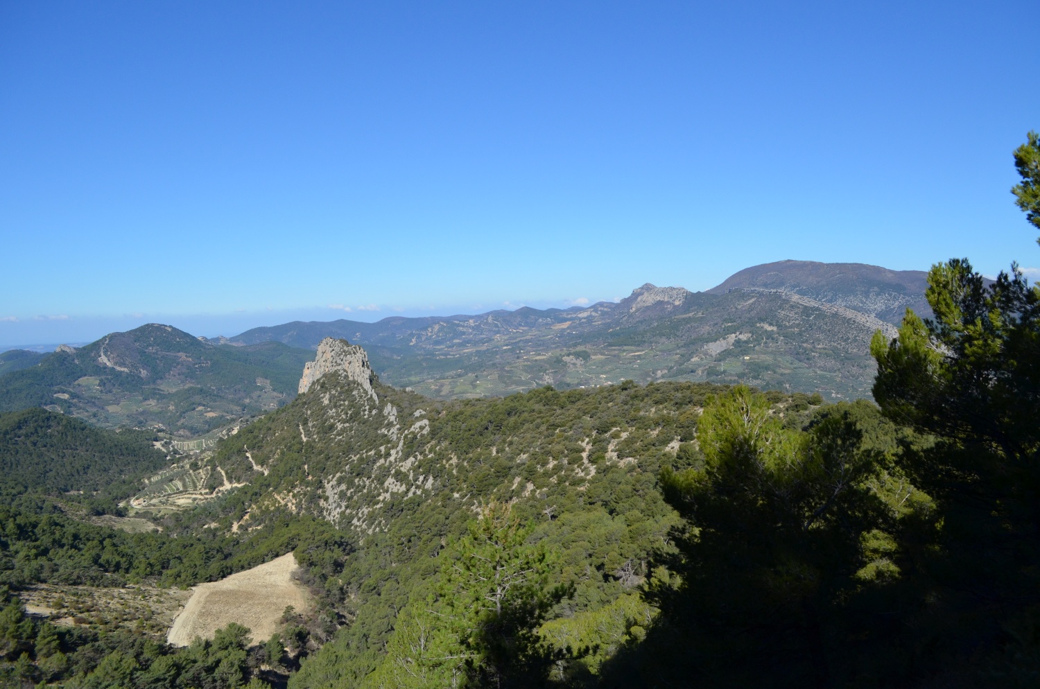 Le Rocher Saint-Julien et la Vallée de l'Ouvèze