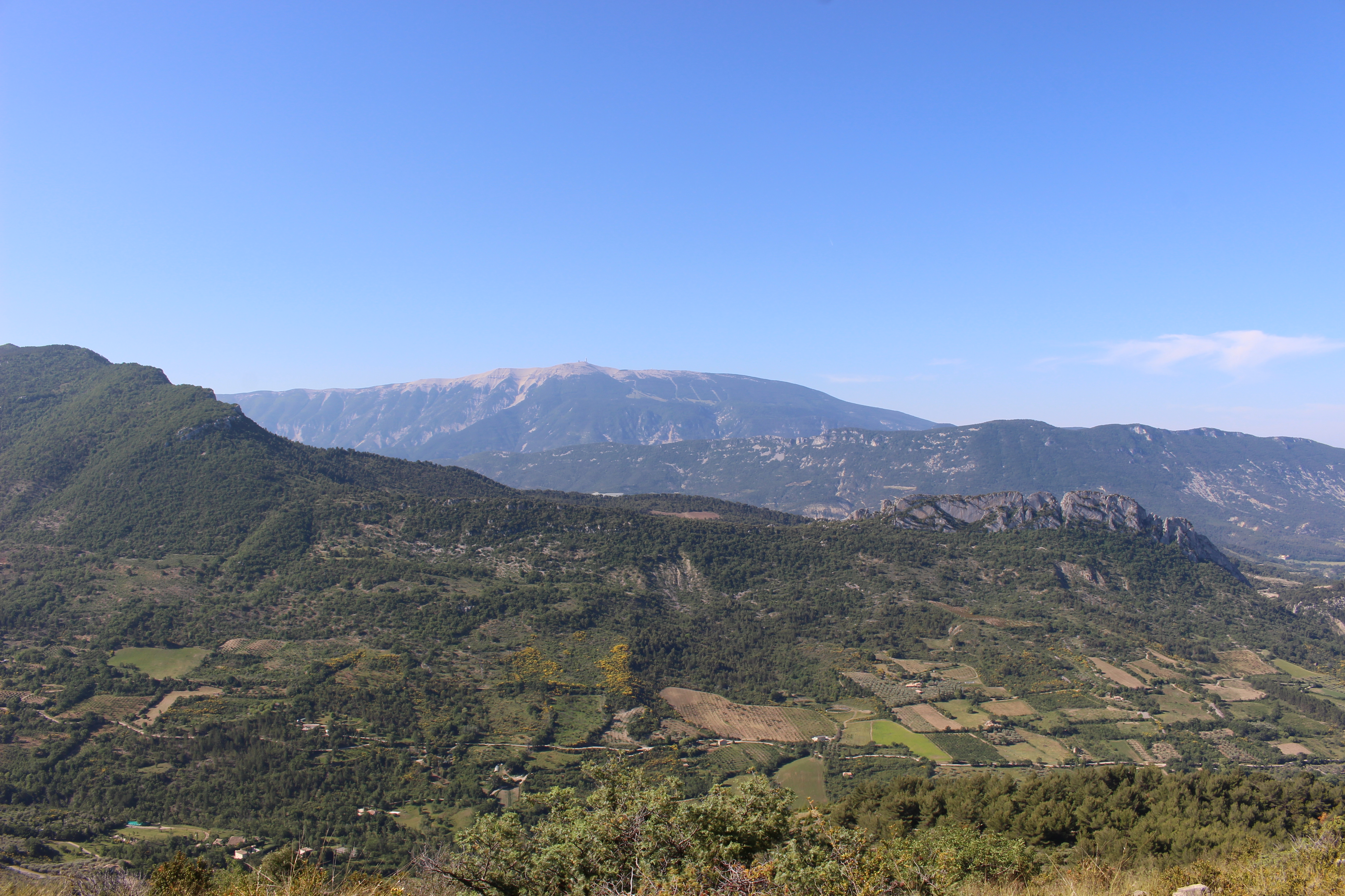Vue sur le Saint-Julien, la Nible, Bluye, et le Mont-Ventoux