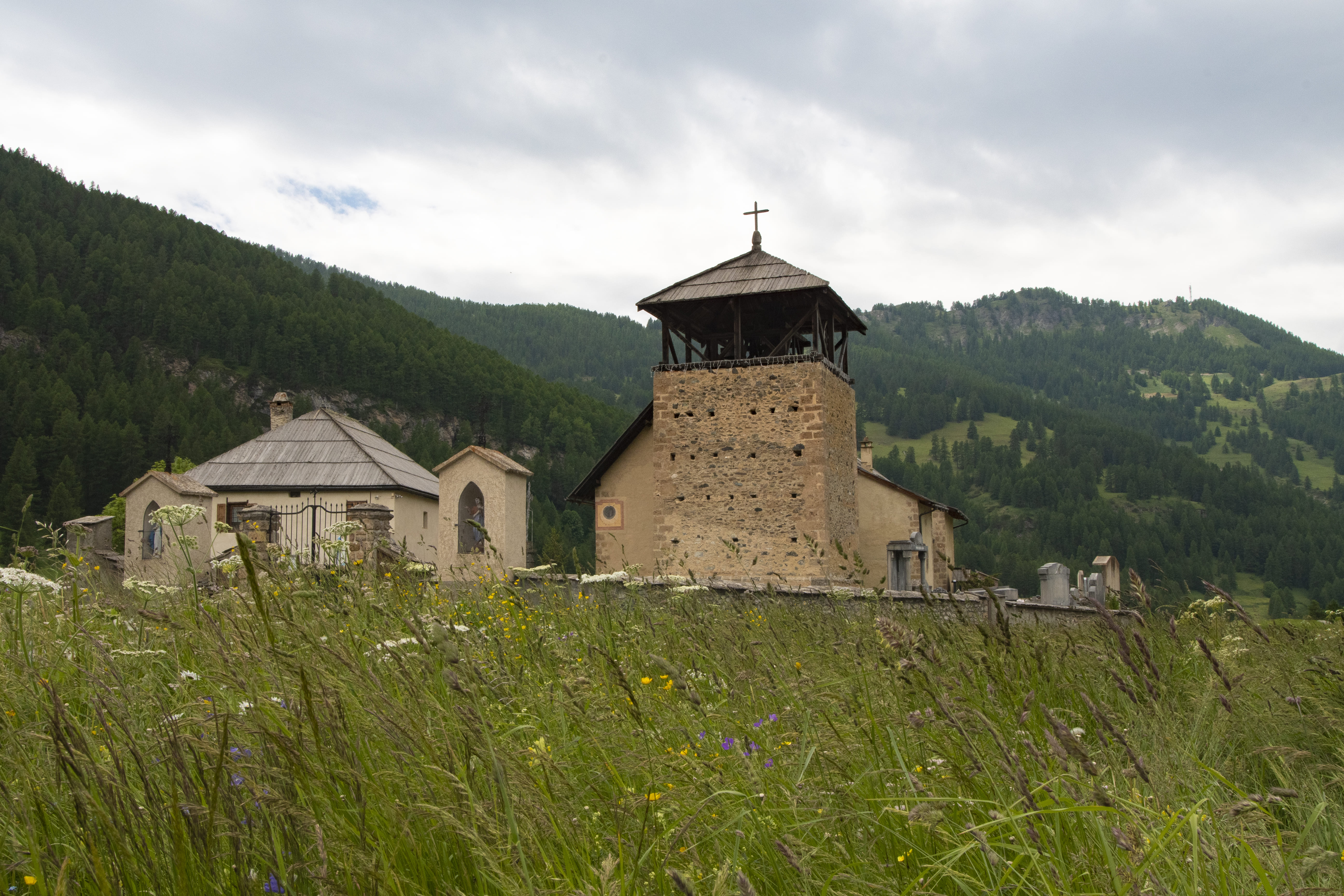 Église Saint-Romain à Molines-en-Queyras