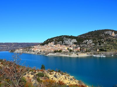 Bauduen, un village sur le lac