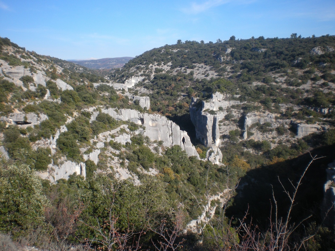 Gorges de Véroncle et Mont-Ventoux au fond