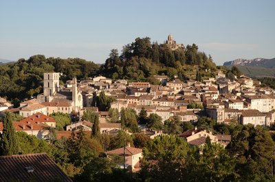 Forcalquier, la citadelle et les rochers de La Garde (Volx)
