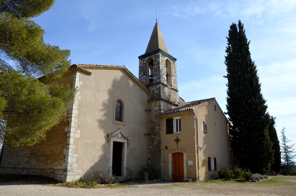La chapelle et sa congrégation