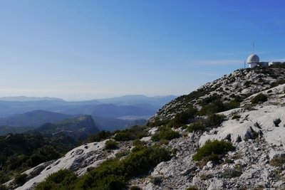 Le radar du pic de Bertagne et la vue depuis les crêtes