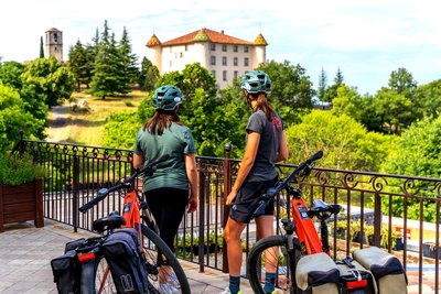 Sous le château d'Aiguines