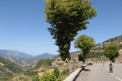 Pédaler sous le Mont Ventoux